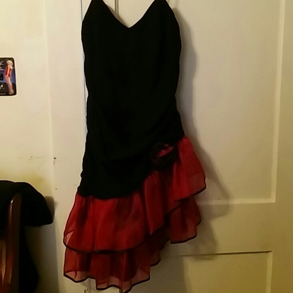 Unique Dress - Picture 3 of 4